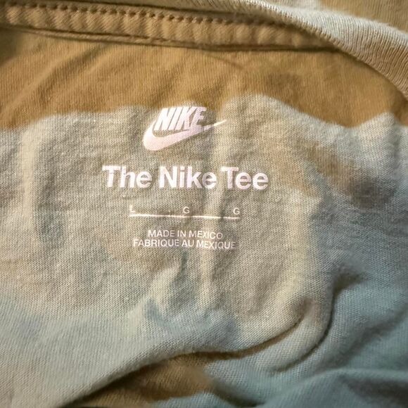 Nike Men's Green and Khaki T-shirt - Picture 3 of 3